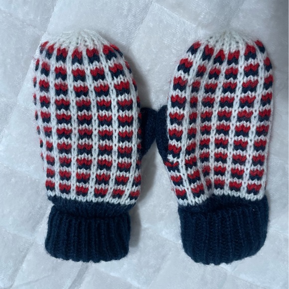 5/$15 Closet Sale! Navy Blue Mittens, Red, White Blue Pattern, H&M 6-12 months - Picture 1 of 2